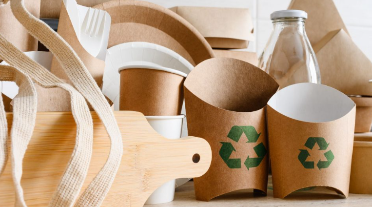 Estas son las trampas y trucos más habituales para seguir vendiéndonos plásticos de un solo uso